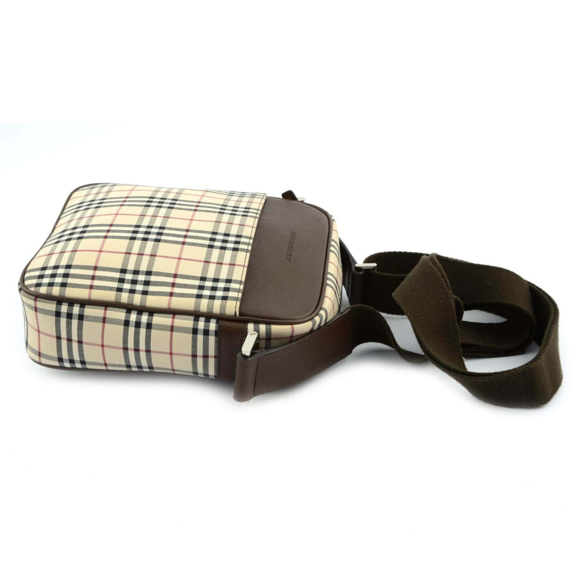 BURBERRY - a Nova Check crossbody messenger bag. - Bild 3 aus 4