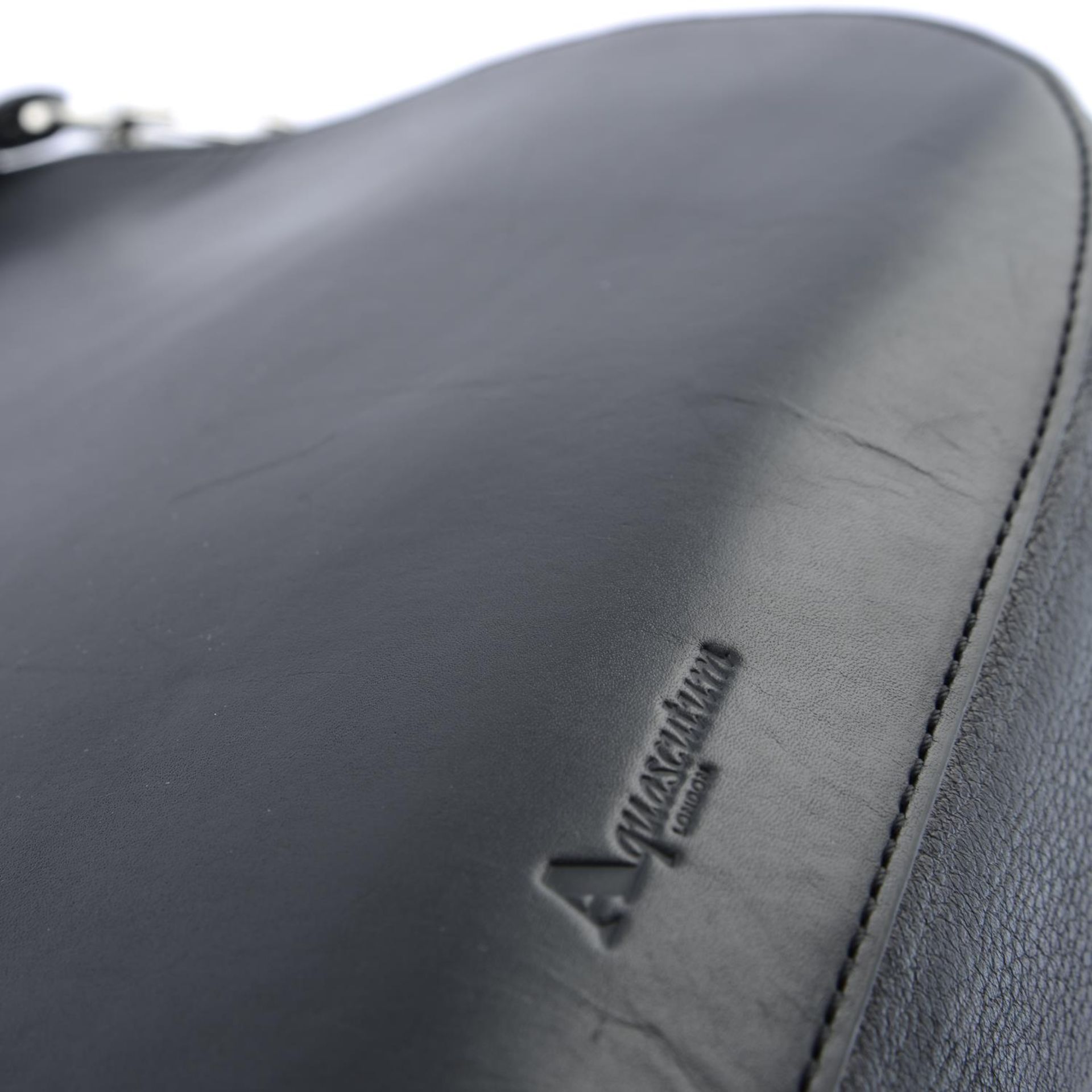 AQUASCUTUM - a black leather satchel. - Bild 4 aus 6
