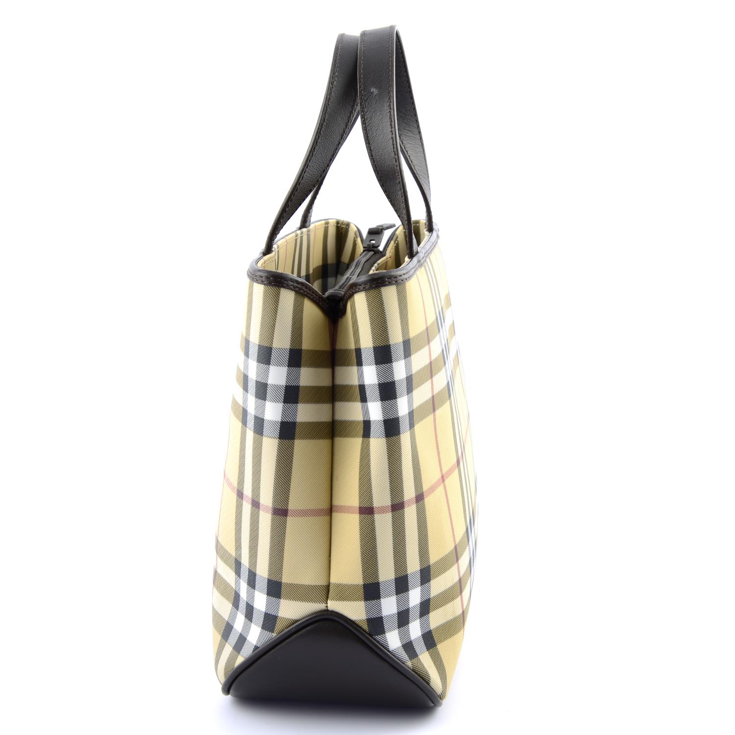 BURBERRY - a Nova Check handbag. - Image 3 of 6