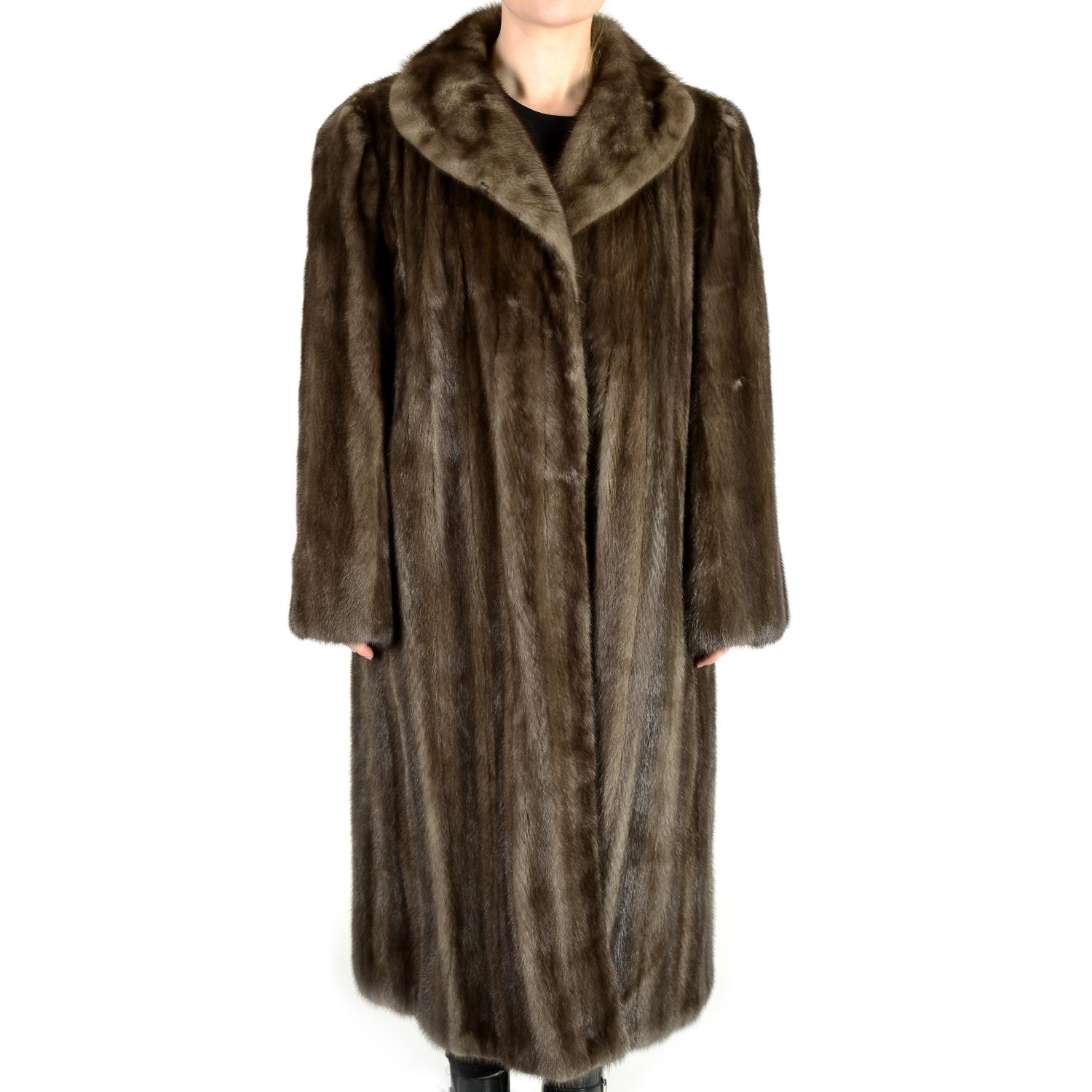 A rare full-length Lutetia mink coat. - Image 2 of 3