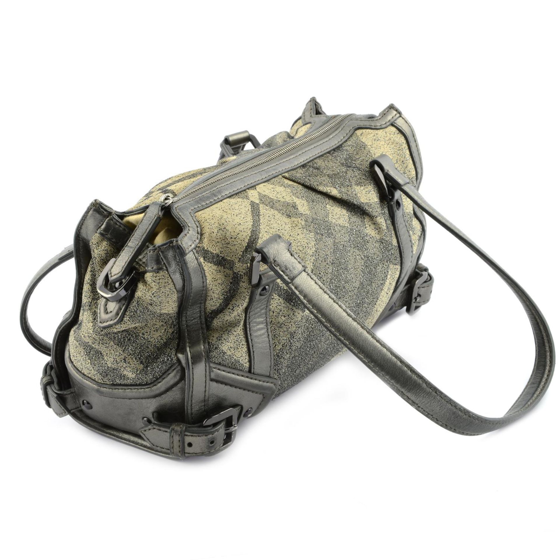 BURBERRY - a metallic canvas handbag. - Bild 3 aus 6