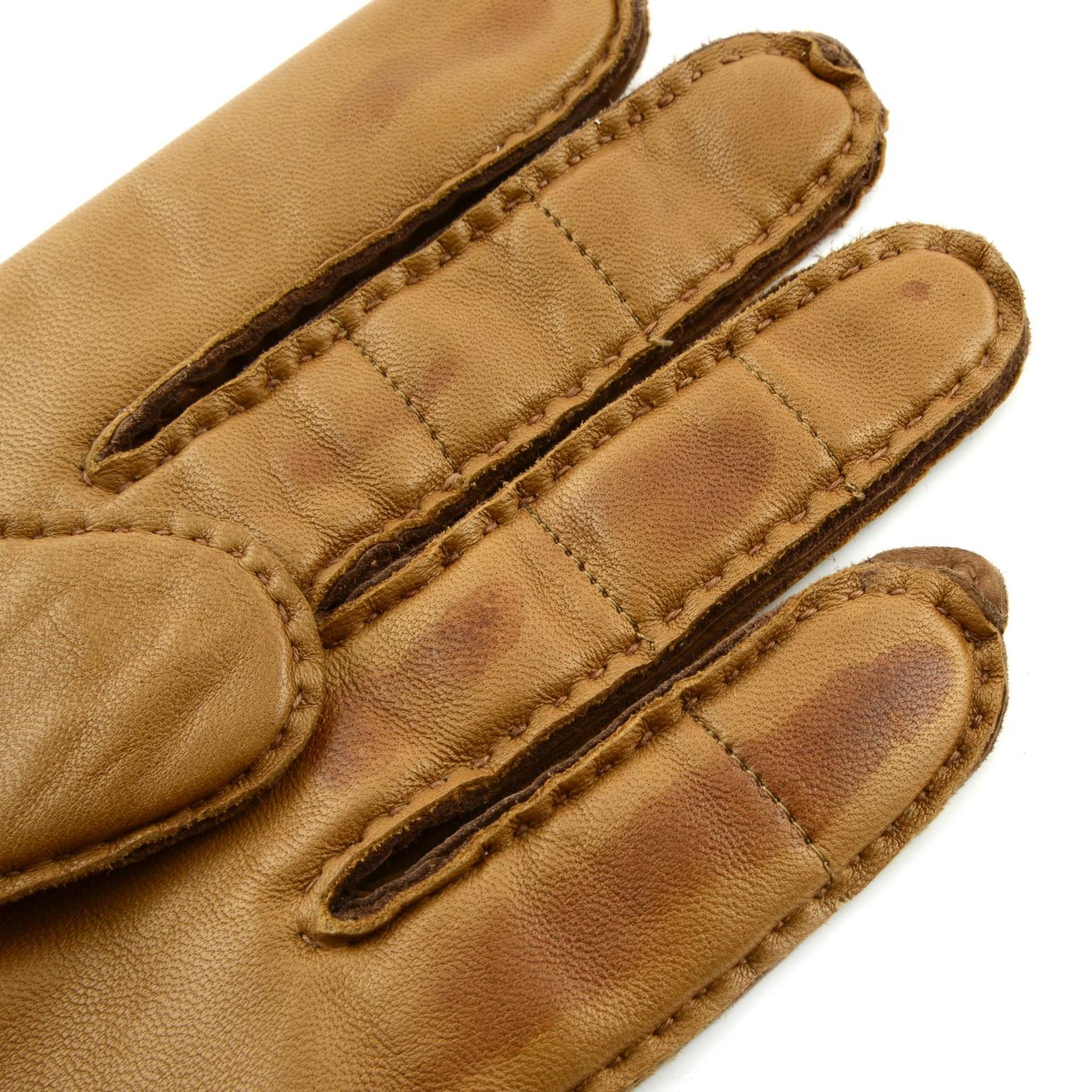 HOLLAND & HOLLAND - a pair of luxury leather hunting gloves. - Image 5 of 5