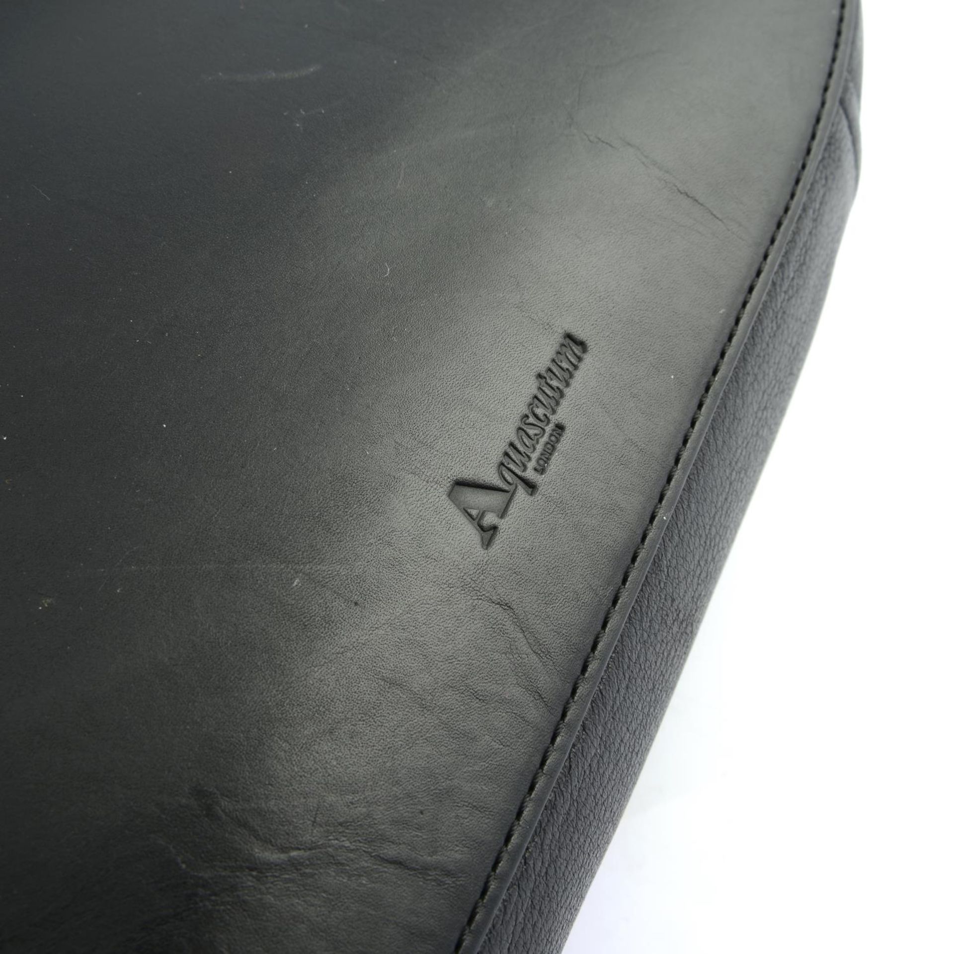 AQUASCUTUM - a black leather satchel. - Bild 6 aus 6