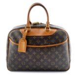 LOUIS VUITTON - a Monogram Deauville handbag.