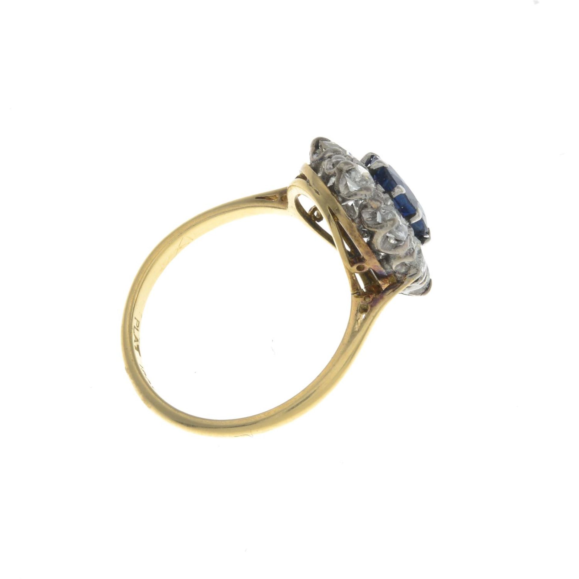 A sapphire and old-cut diamond cluster ring.With Verbal, - Bild 3 aus 3