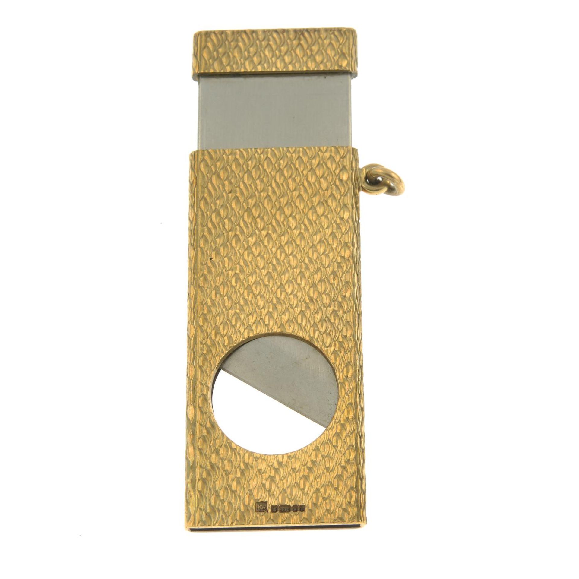 A 1970s 9ct gold cigar cutter.Hallmarks for London, 1979.Length 5.4cms. - Bild 2 aus 2