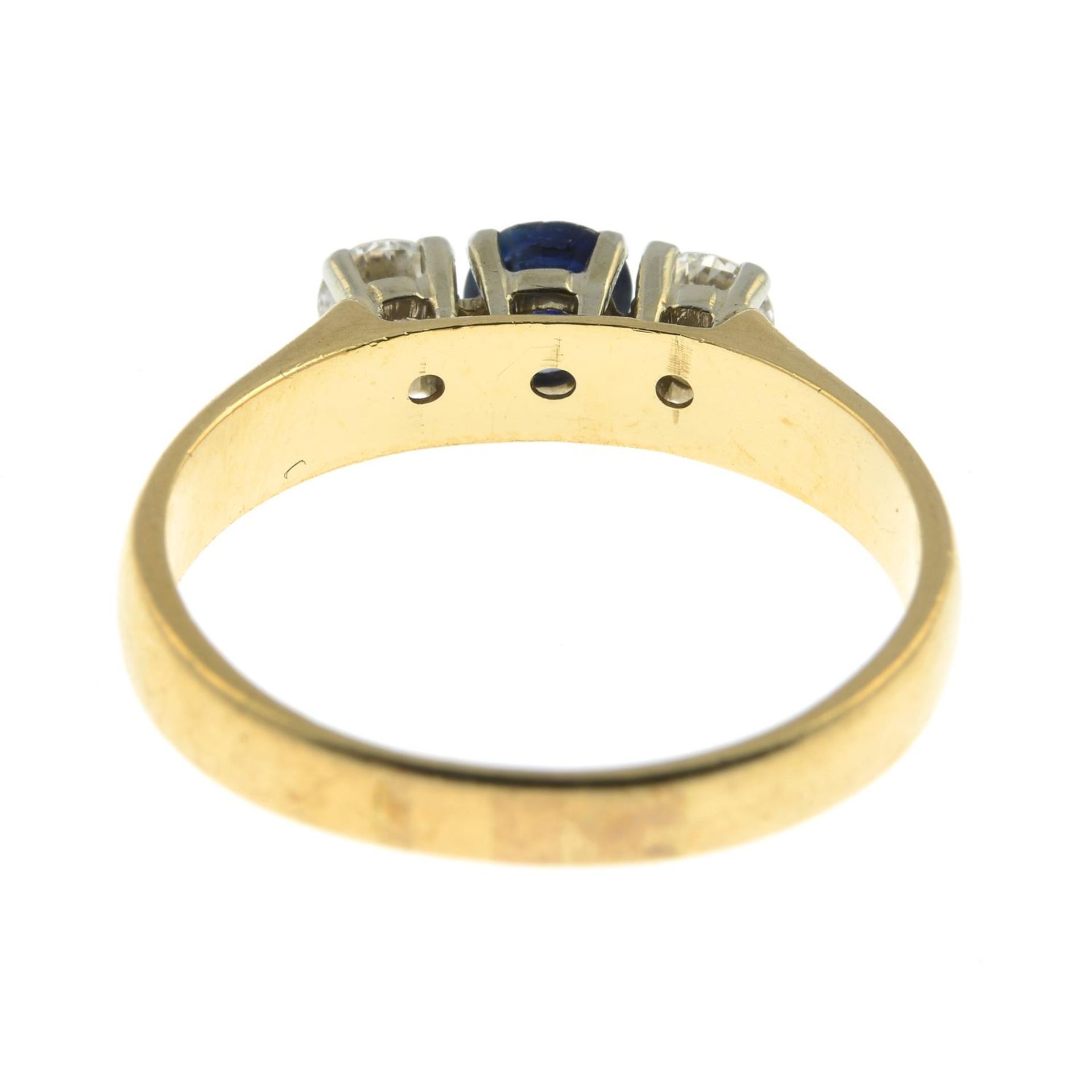 A 9ct gold sapphire and brilliant-cut diamond three-stone ring.Estimated diamond weight 0.40ct, - Bild 2 aus 2