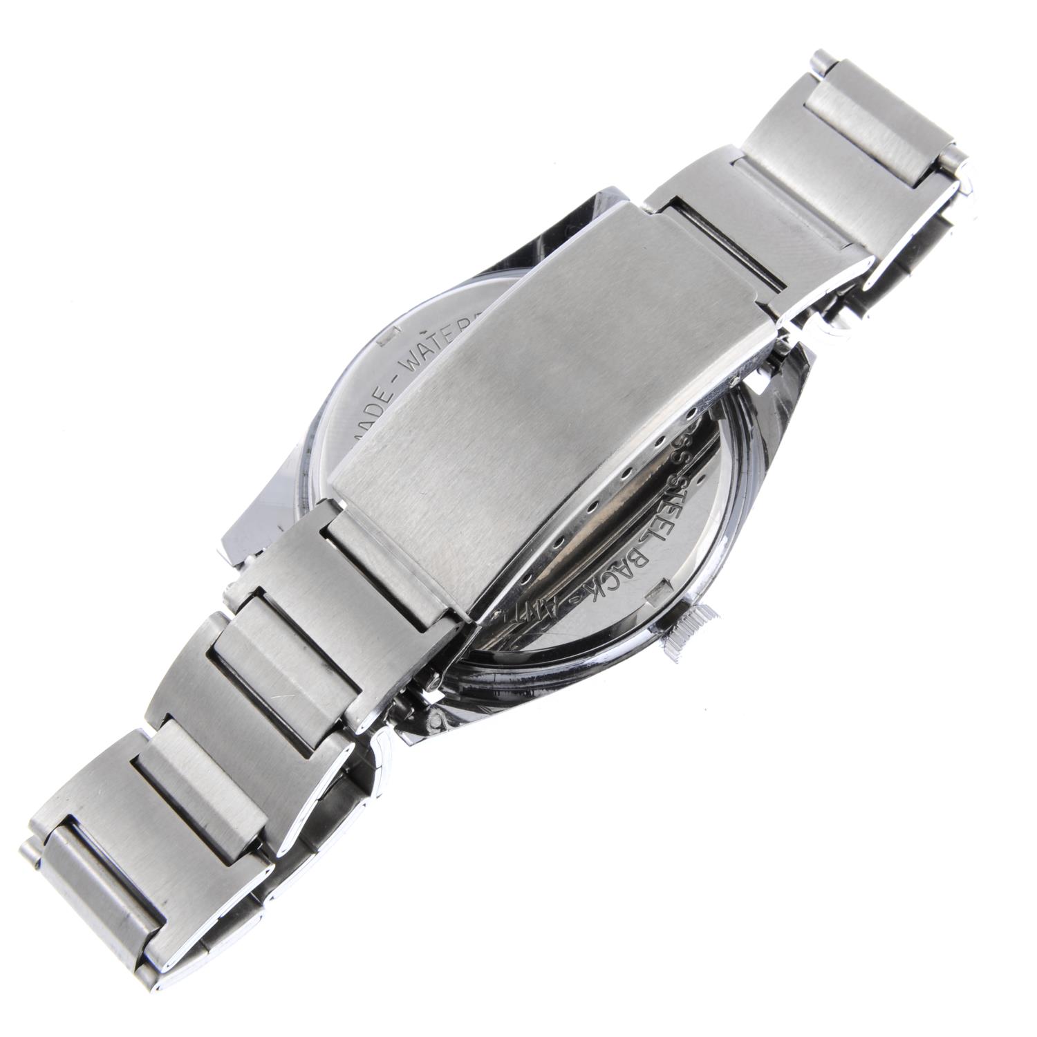 GIRARD PERREGAUX - a gentleman's bracelet watch. - Image 2 of 4