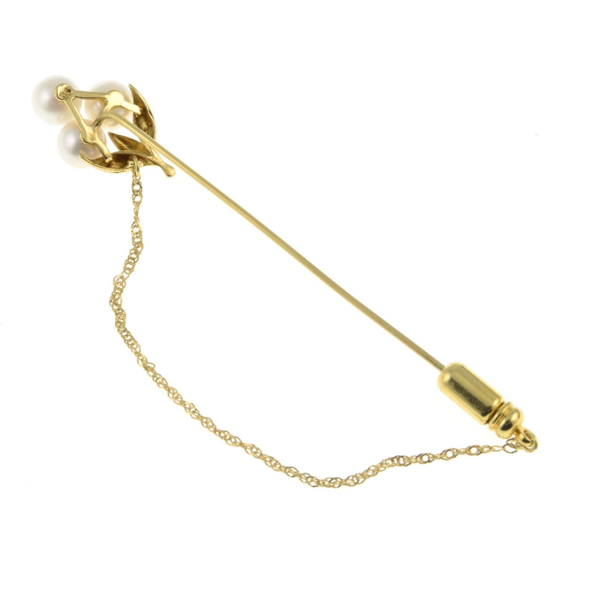 A cultured pearl stickpin.Stamped K18.Length of stickpin head 1.9cms. - Image 2 of 2
