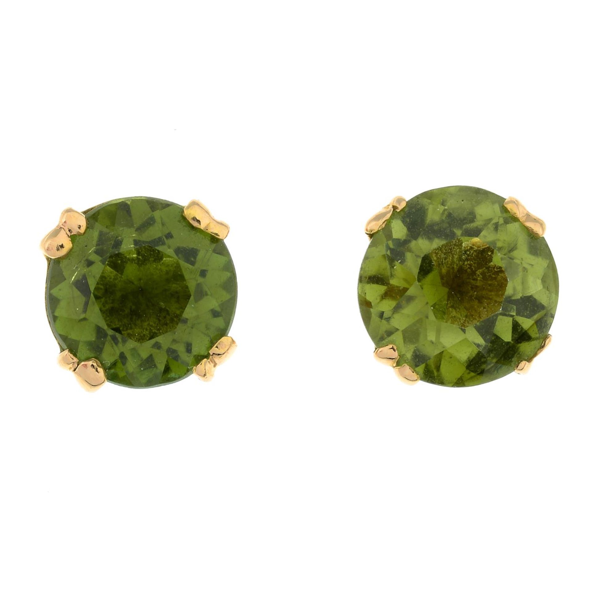 A pair of green tourmaline stud earrings.Length 1cm.