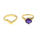 18ct gold chevron ring, hallmarks for 18ct gold, ring size P, 4.7gms.