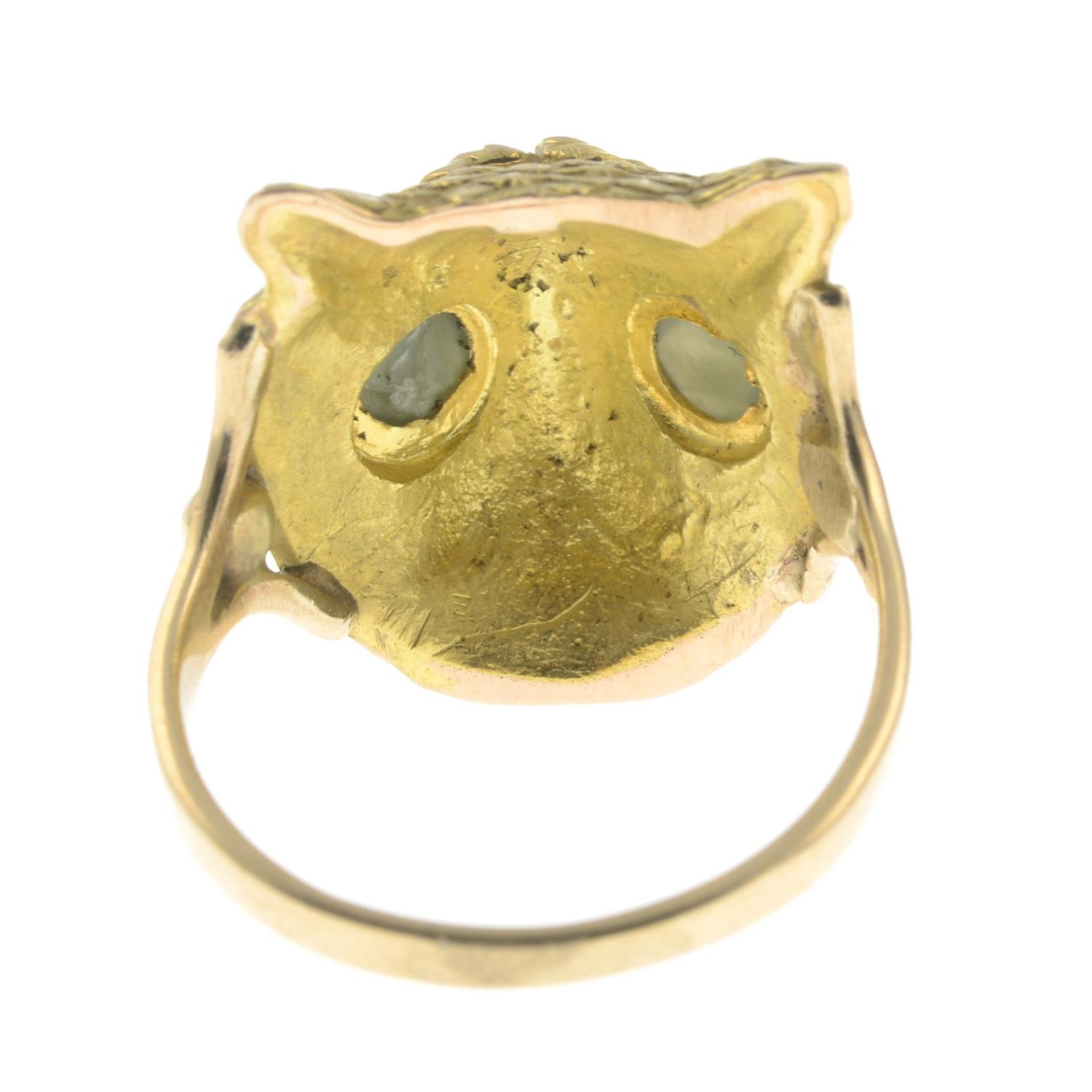 A textured dress ring, depicting an owl head, with chrysoberyl eye detail.Ring size J1/2. - Image 2 of 2
