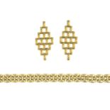 9ct gold brick-link bracelet, hallmarks for 9ct gold, length 18.8cms, 9.1gms.