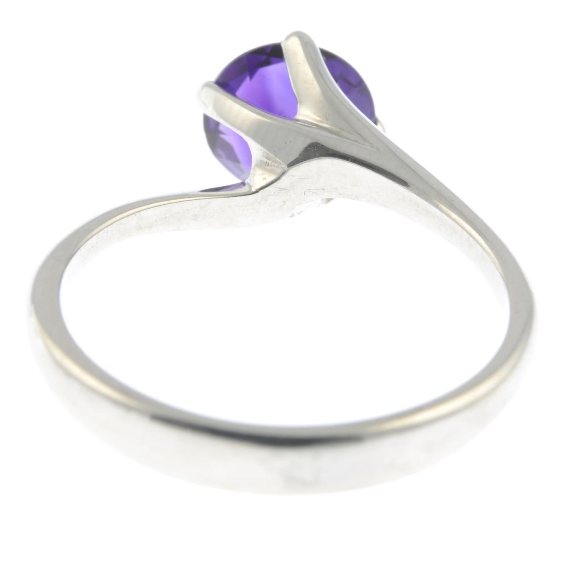 An 18ct gold amethyst single-stone ring.Hallmarks for 18ct gold. - Image 2 of 2