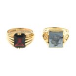 9ct gold garnet single-stone ring,