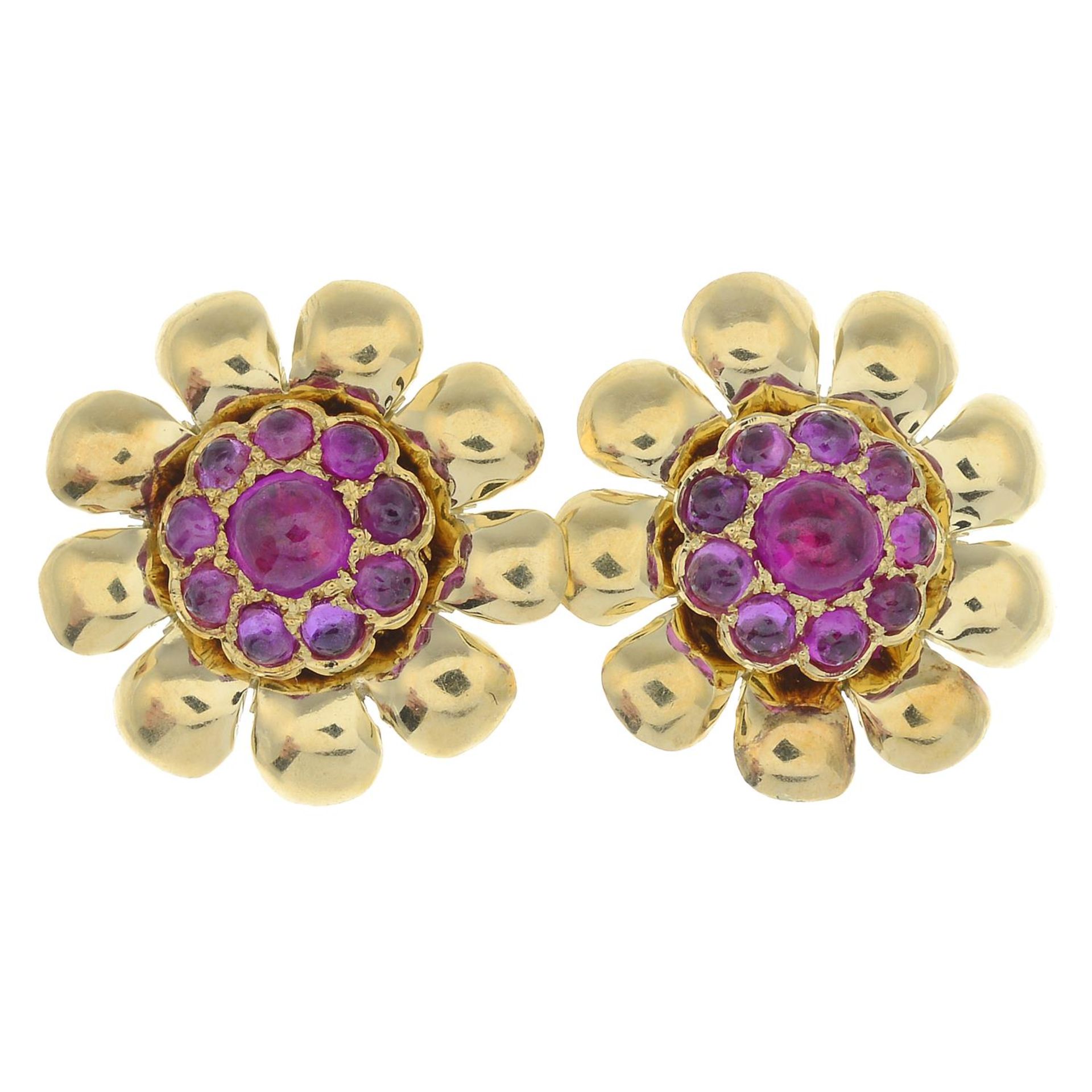 A pair of ruby floral earrings.Diameter 1.5cms.