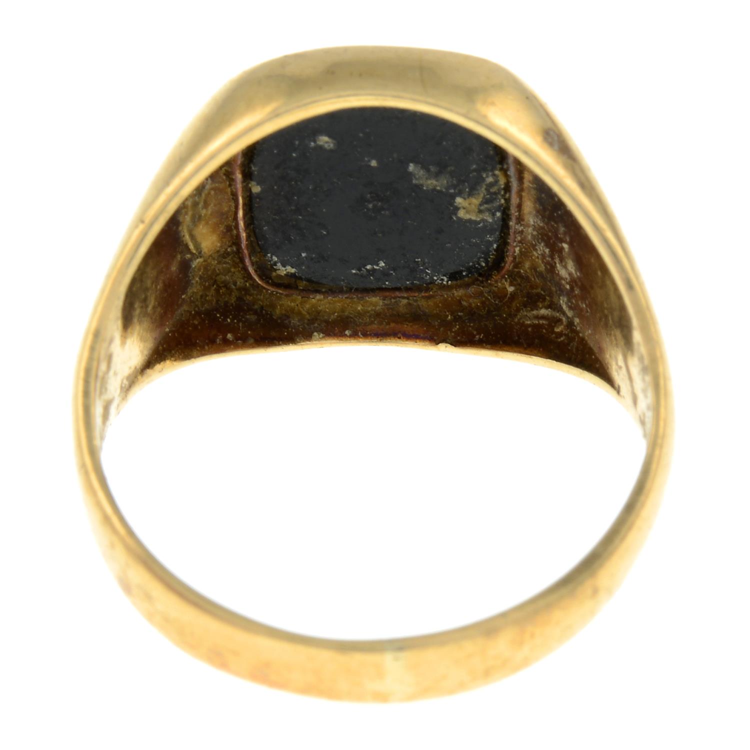 A 9ct gold onyx signet ring.Hallmarks for 9ct gold. - Image 2 of 2