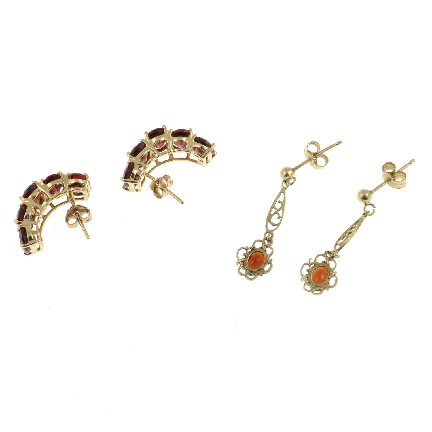 9ct gold garnet drop earrings, - Image 2 of 2