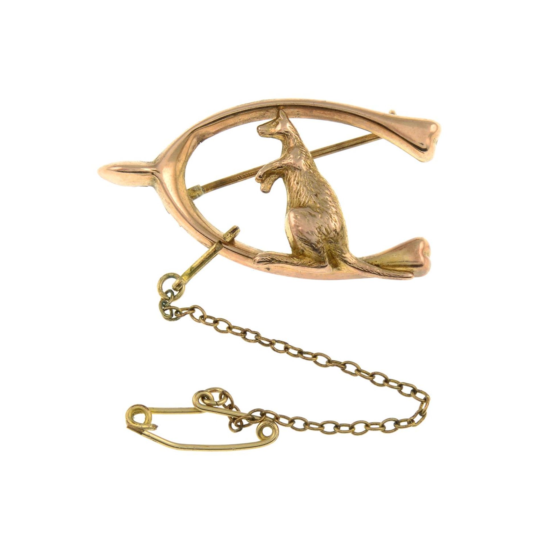 A brooch, designed to depict a textured kangaroo within a wishbone surround.Stamped 9.