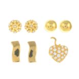 Diamond openwork stud earrings, butterfly backers stamped 22K, diameter 0.7cm, 1.4gms.