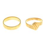 18ct gold band ring,