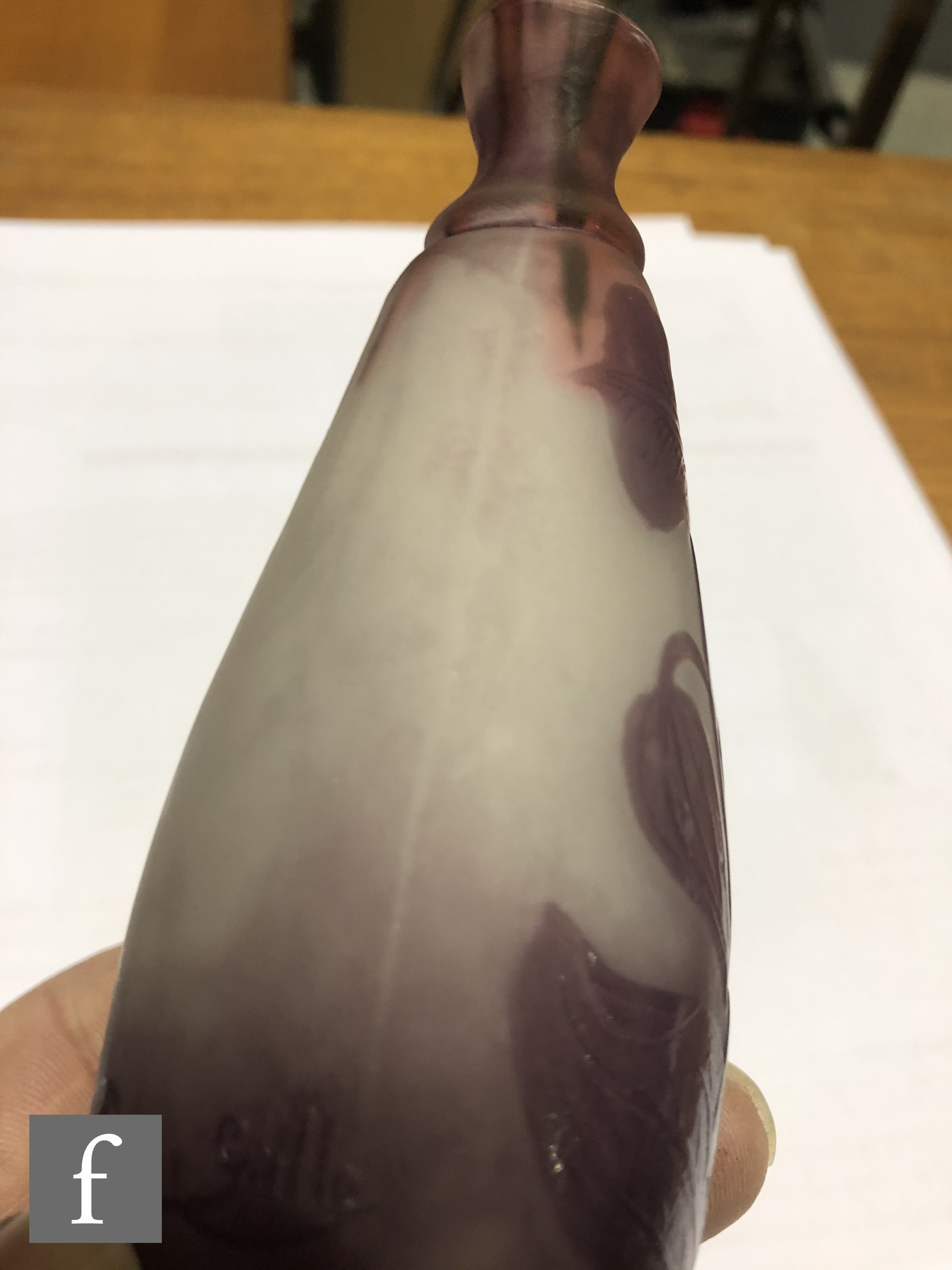 Galle - An early 20th Century cameo glass vase of ovoid form with waisted collar neck in amethyst - Image 4 of 5