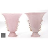Ercole Barovier - Barovier & Toso - A large pair of post war table lamps of bell form in a pale pink
