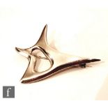 Ernest A. Blyth - Ivan Tarratt - A hallmarked silver modernist brooch of abstract form with