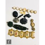 A small parcel lot of assorted Victorian and later jewellery to include a cameo bracelet, a gilt