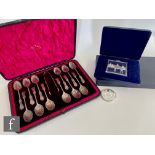 A cased set of twelve hallmarked silver shell pattern tea spoons and conforming tongs, Sheffield