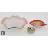 A stylised leaf shaped shallow bowl designed by Ermano Toso for Fratelli Toso decorated in a