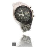 A gentleman's stainless steel Omega Speedmaster Automatic wrist watch ref 176.0012 with 24 hour