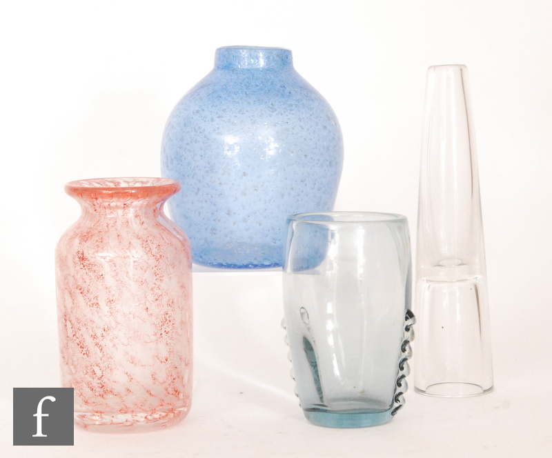 Four pieces of mid-century glass comprising an Ercole Barovier barrel vase in red with airbubble