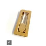 An 18ct money clip of rectangular open form with two internal white metal sprung bars, length 5cm,