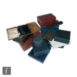 A parcel lot of assorted jewellery caskets and boxes to include leather and wooden examples. (qty)