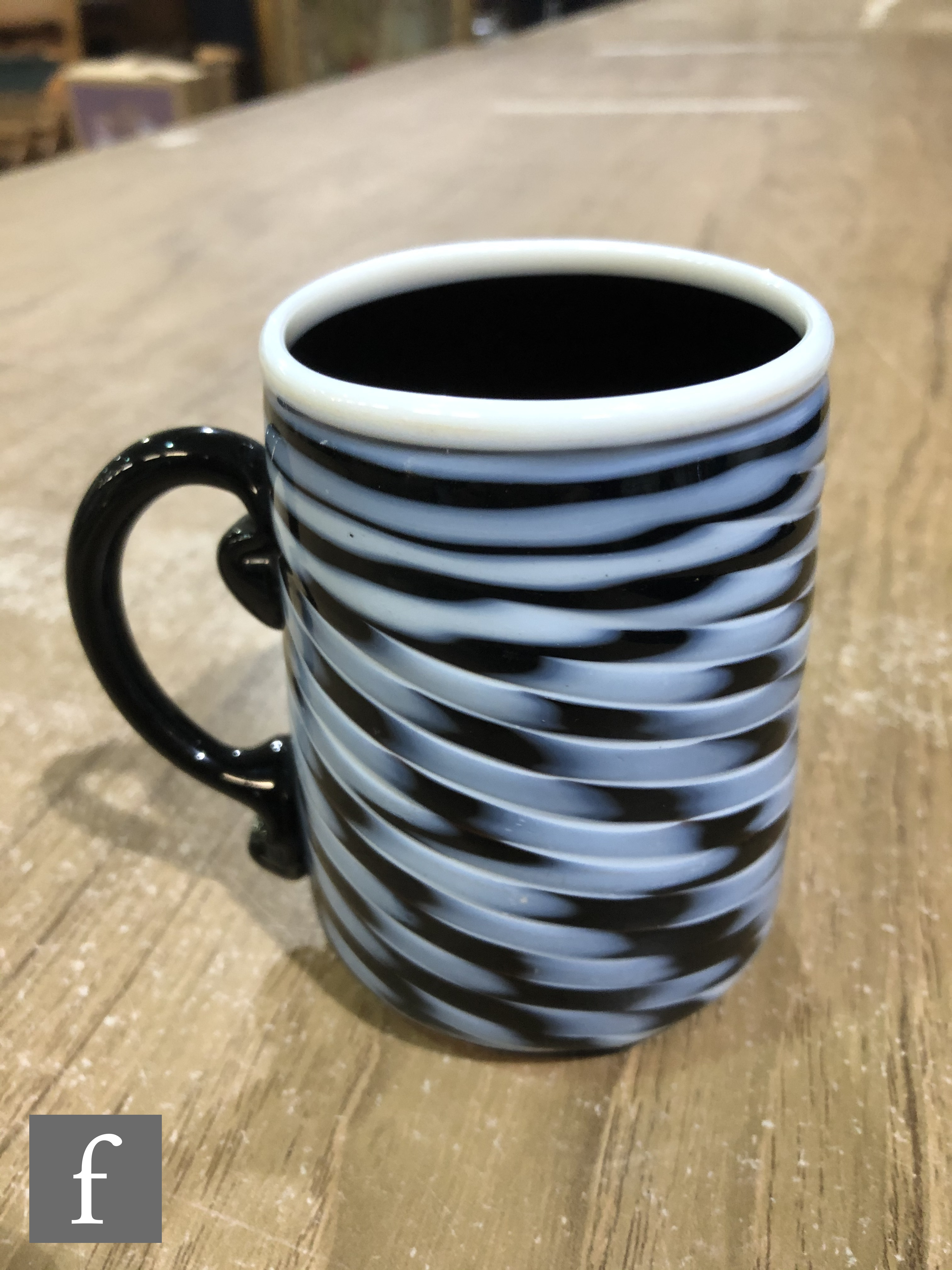 A 19th Century English Nailsea black and white pulled thread tankard, circa. 1840, with applied - Image 4 of 7