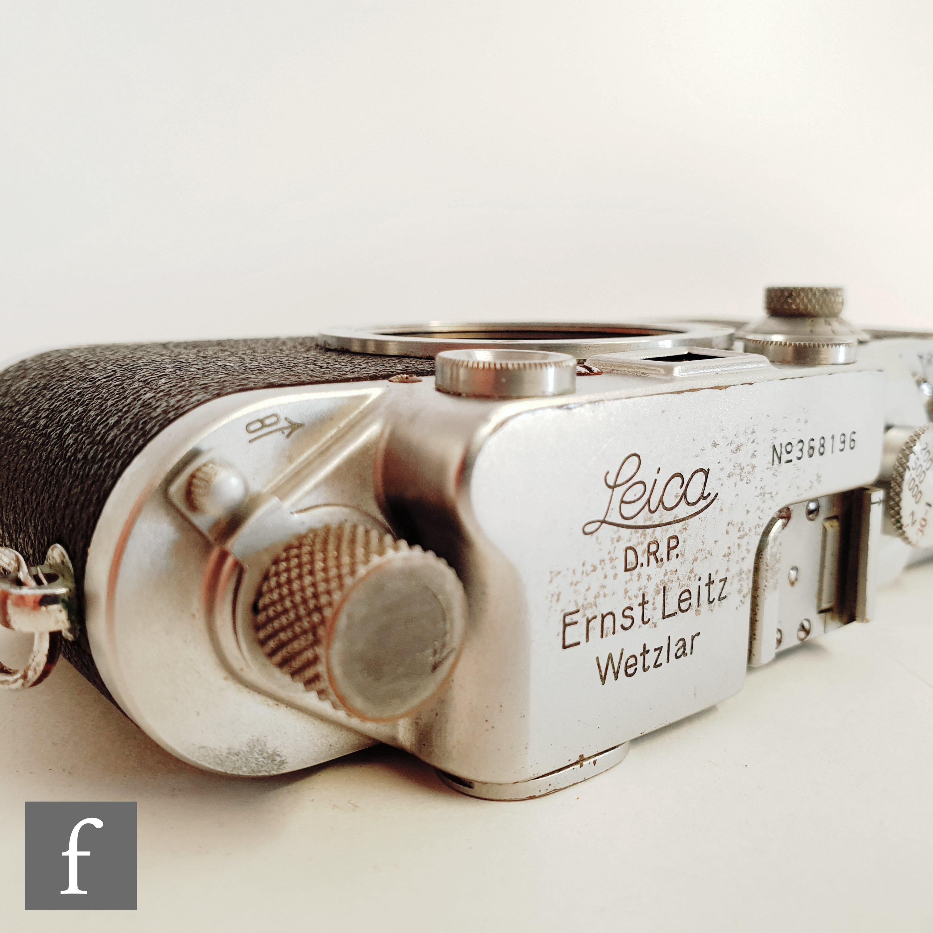 A Leica IIIC rangefinder camera, circa 1941, serial number 368196, Chrome body, with Ernst Leitz - Image 5 of 11