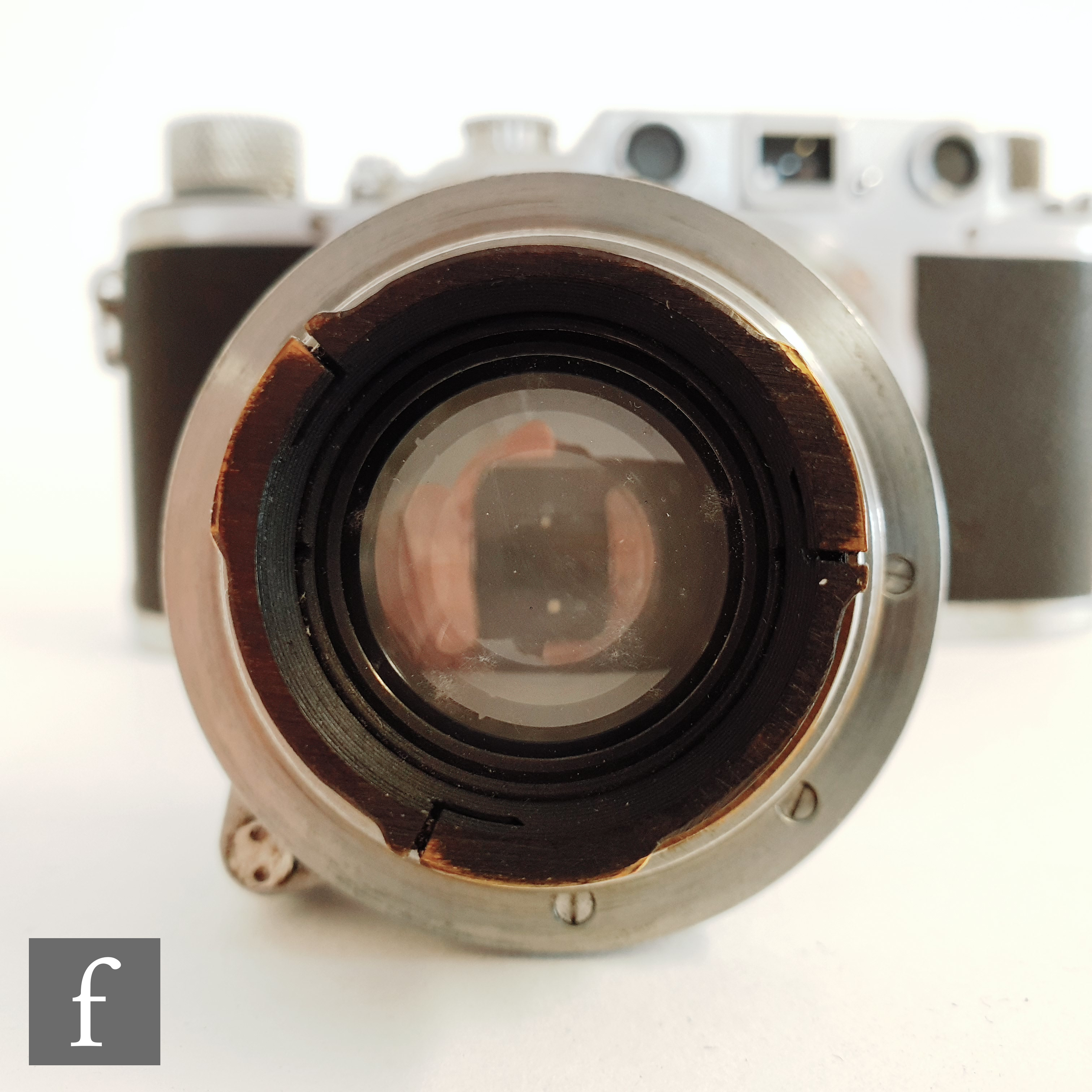 A Leica IIIC rangefinder camera, circa 1941, serial number 368196, Chrome body, with Ernst Leitz - Image 9 of 11