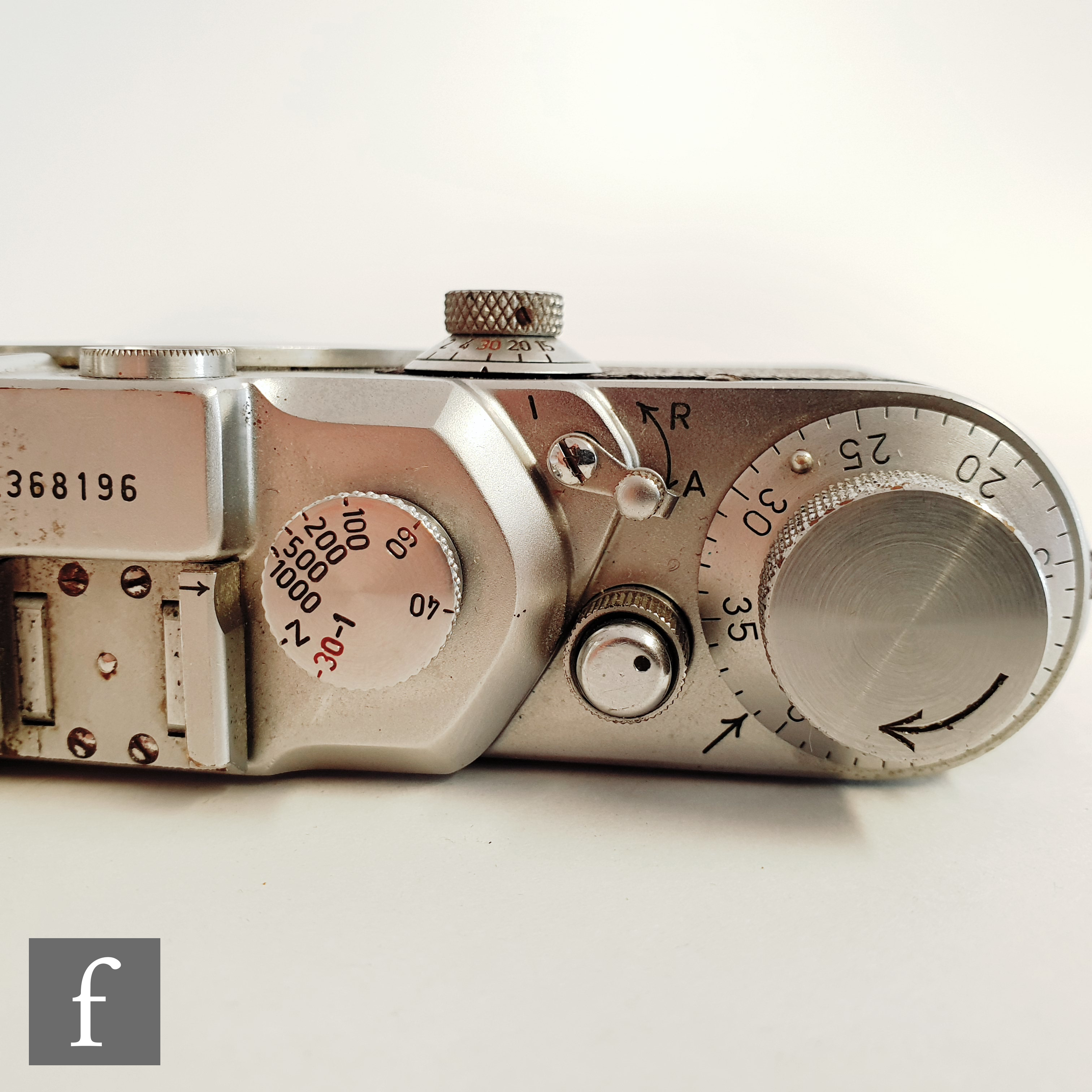 A Leica IIIC rangefinder camera, circa 1941, serial number 368196, Chrome body, with Ernst Leitz - Image 3 of 11