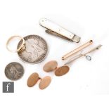 A pair of 9ct hallmarked cufflinks with a 9ct tie pin and a 9ct paste set ring, total weight 18g, an