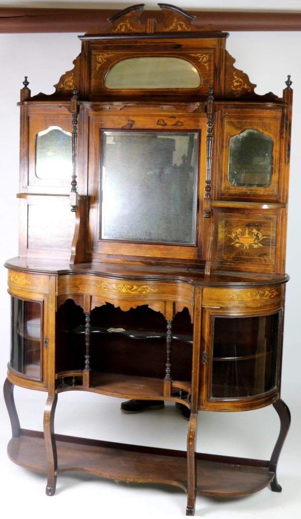 A good quality 19th Century serpentine shaped inlaid rosewood Chiffonier,