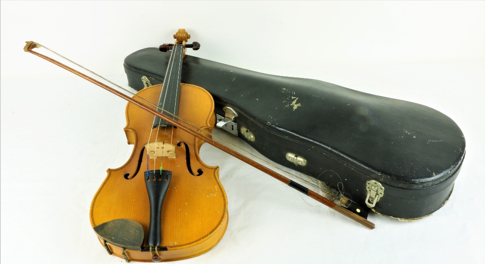 An early 20th Century Violin, of mellow colour, in original case, with bow., as is.