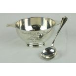 A modern design plain silver two handled circular Bowl, London c. 1908, approx. 7 ozs.