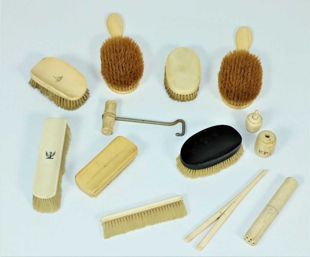 Box: A varied large collection of Victorian ivory, brushes, bell-pulls, boot-pulls, blind-pulls,