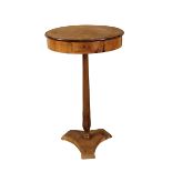 PICCOLO TAVOLINO OVALE â€“ SMALL OVALE TABLE