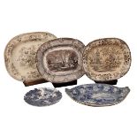 LOTTO DI QUATTRO VASSOI ED UN PIATTO - LOT OF FOUR TRAYS AND ONE DISH