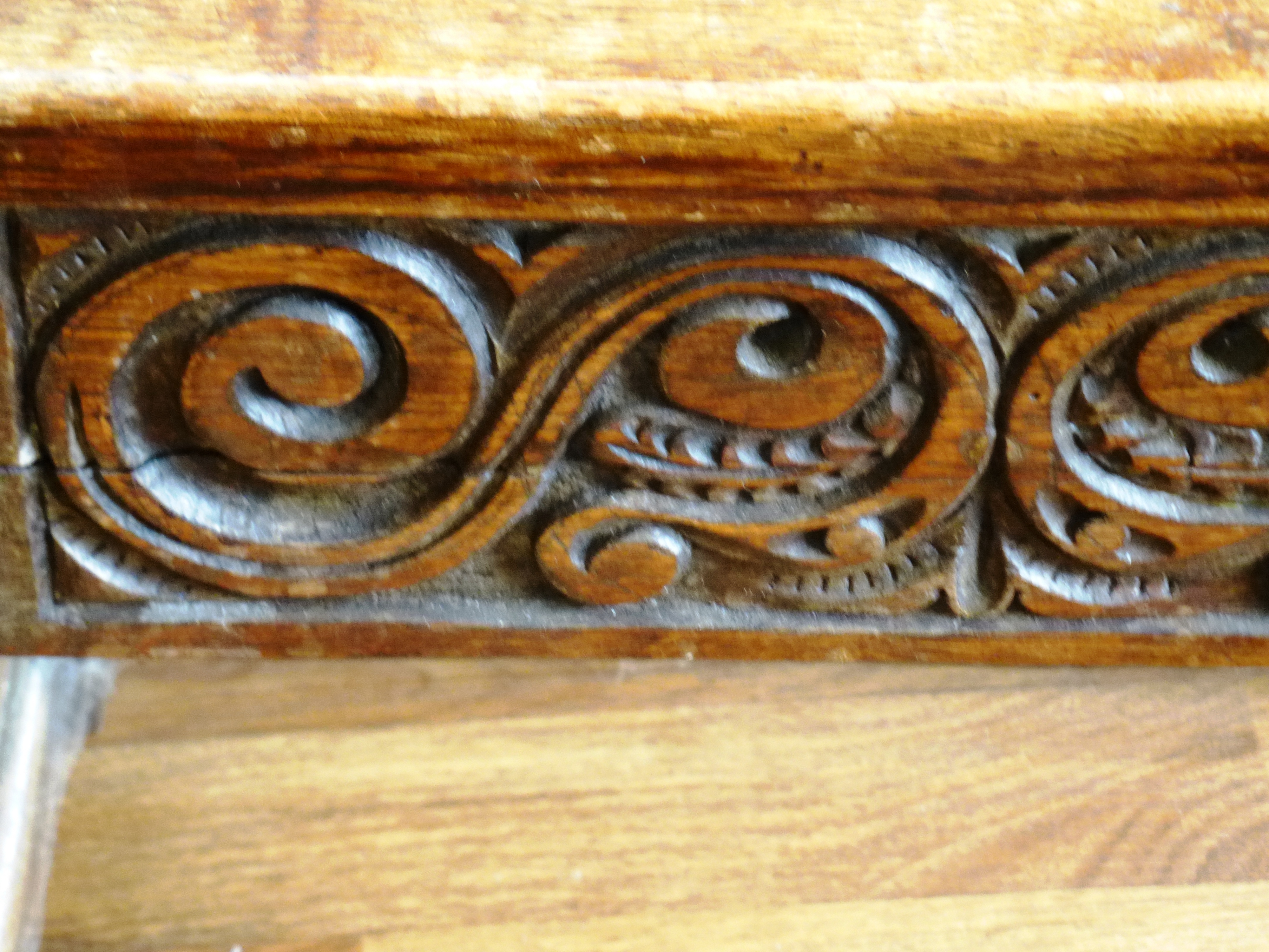 CARVED WOODEN BENCH 18.5" X 37.75" X 11.5" - Image 3 of 8