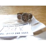 9K GOLD AND DIAMOND RING SIZE: N/O TOTAL W: 4.6G