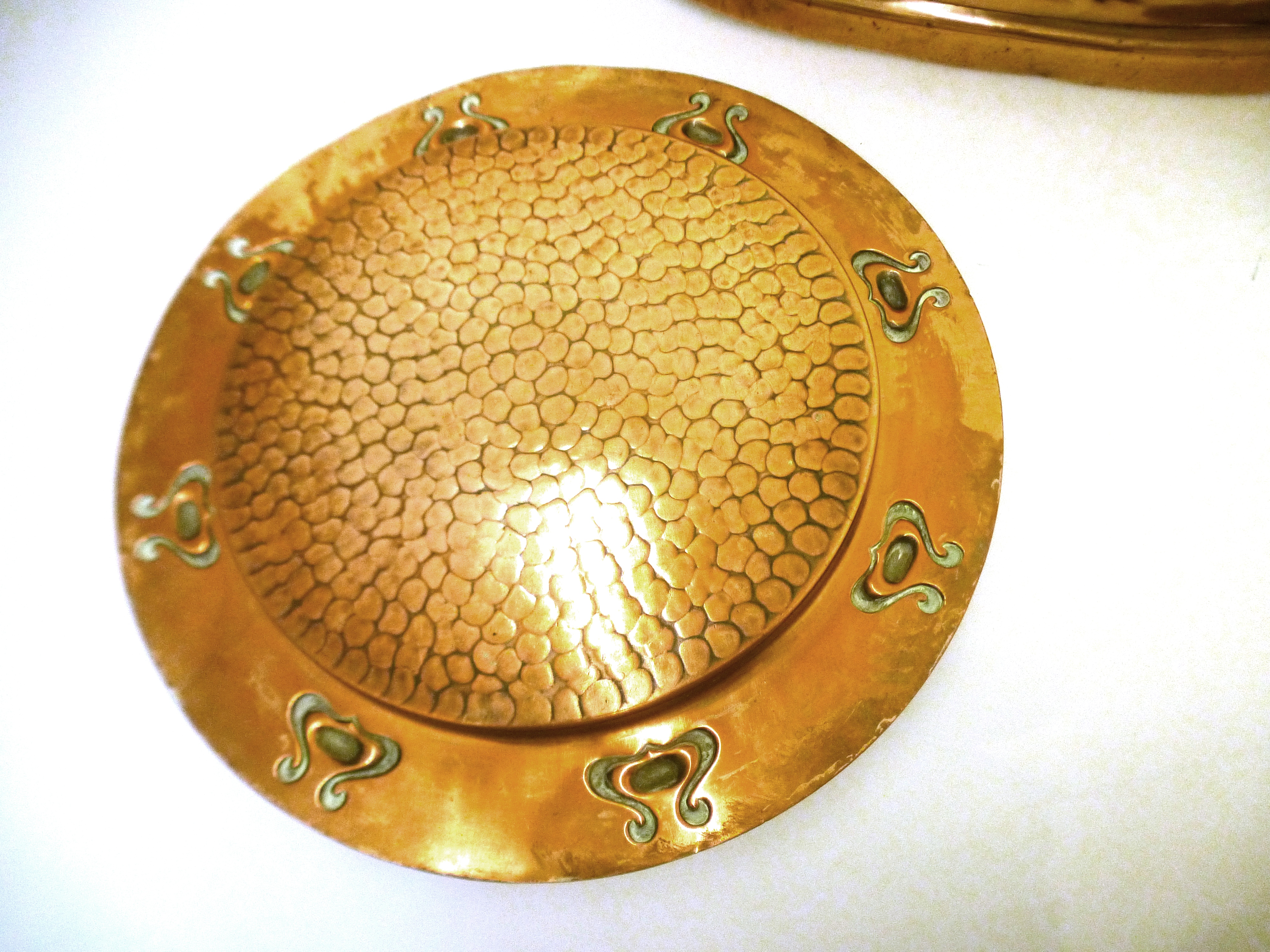 COPPER DISH (19.5" X 10.5") AND COPPER CHARGER (D: 14.5") - Image 3 of 6