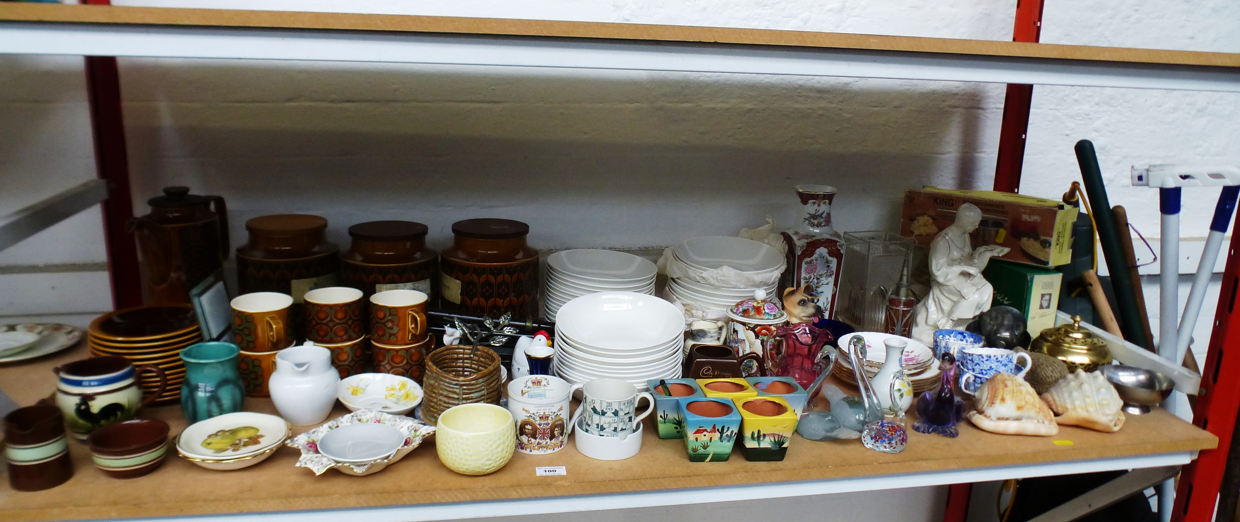 ASSORTED CHINA AND GLASSWARE INCLUDING PART HORNSEA TEASET, QUEEN ANNE, SHELLS, FIGURES, SPODE,